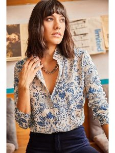 Olalook Bluzka w kolorze błękitnym rozmiar: XL. Niebieskie bluzki Olalook, xl, bez wzorów, bez kołnierzyka, bez ramiączek. Za 52,67 zł.