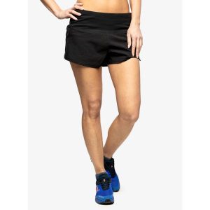 Spodenki do biegania damskie Inov-8 TrailFly Ultra 3 2in1 Short. Czarne szorty Inov-8, bez wzorów. Za 209,99 zł.