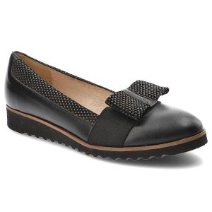 Czarne Półbuty Gamis Skórzane Buty Damskie. Czarne półbuty Gamis, z aplikacjami, ze skóry, bez obcasa, bez zapięcia. Za 179,00 zł.
