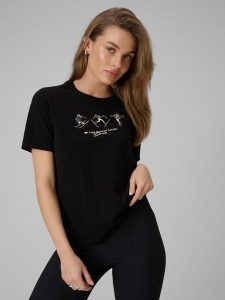 4F T-shirt regular z nadrukiem damski - czarna S. Czarne t-shirty 4f, s, bez wzorów, z bawełny, bez kołnierzyka, bez ramiączek. W wyprzedaży za 49,99 zł.