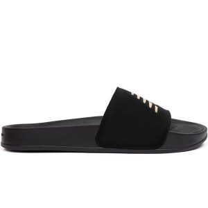 Klapki damskie New Balance SWM200K3 – czarne. Czarne klapki New Balance, bez wzorów, bez obcasa. Za 99,99 zł.