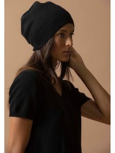 Perfect Cashmere Kaszmirowa czapka "Popi" w kolorze czarnym rozmiar: onesize. Czarne czapki Perfect Cashmere, bez wzorów, z kaszmiru. Za 149,31 zł.