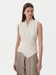 BOSS Bluzka Euana 50537768 Écru Regular Fit. Bluzki Boss, m, bez wzorów, z wiskozy, bez kołnierzyka, bez ramiączek. Za 379,99 zł.