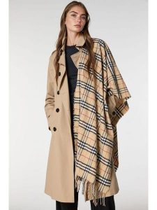 Lucky Bees Szal w kolorze beżowym - 180 x 50 cm rozmiar: onesize. Brązowe szaliki Lucky Bees, bez wzorów, z materiału. Za 100,04 zł.