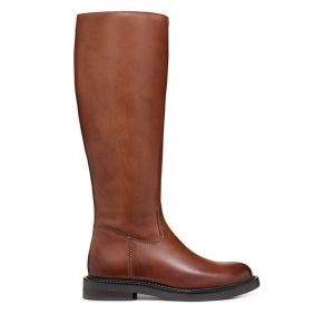 Oficerki Geox. Brązowe kozaki Geox, bez wzorów, bez obcasa, na płaskiej podeszwie, bez zapięcia. Za 739,99 zł.