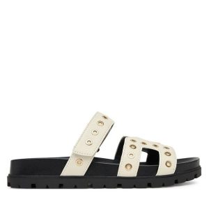 Klapki Guess. Klapki Guess, z aplikacjami, bez obcasa. Za 459,99 zł.