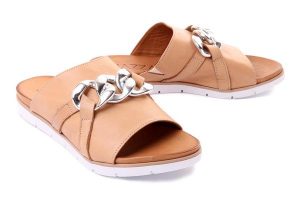 PIAZZA 900080-08 beige, klapki damskie. Brązowe klapki Piazza, bez wzorów, ze skóry, bez obcasa. Za 147,45 zł.