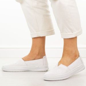 Białe skórzane półbuty damskie Filippo Dp7660/26. Białe półbuty Filippo, na lato, bez wzorów, z jeansu, z okrągłym noskiem, bez obcasa, na płaskiej podeszwie, bez zapięcia. Za 219,00 zł.