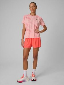 4F Spodenki do biegania szybkoschnące damskie - różowe M. Czerwone szorty 4f, bez wzorów, z materiału, z podwyższonym stanem. Za 149,99 zł.