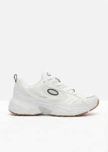 Sneakersy chunky marki Fila na lekkiej podeszwie. Białe buty sportowe bonprix, bez wzorów, bez zapięcia. Za 149,99 zł.