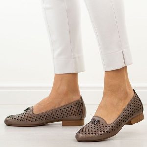 Brązowe ażurowe półbuty damskie M.Daszyński Sa222-3. Brązowe półbuty M.Daszyński, na jesień, z aplikacjami, ze skóry, bez obcasa, na płaskiej podeszwie, bez zapięcia. Za 179,00 zł.