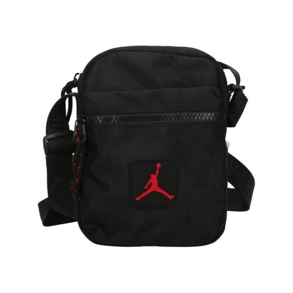 Saszetka torebka listonoszka Nike Jordan RISE FESTIVAL. Czarne nerki i saszetki Jordan, bez wzorów. W wyprzedaży za 105,00 zł.