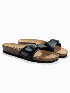 Sunbay Klapki "Jasmin" w kolorze czarnym rozmiar: 39. Czarne klapki Sunbay, bez wzorów, z otwartym noskiem, bez obcasa. Za 122,96 zł.