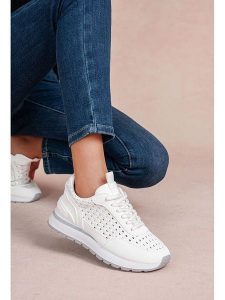 Foreverfolie Sneakersy w kolorze białym rozmiar: 37. Białe trampki Foreverfolie, bez wzorów, bez zapięcia. Za 105,38 zł.