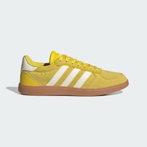Buty Breaknet Sleek. Białe buty trekkingowe ADIDAS, ze skóry, bez zapięcia. Za 259,00 zł.