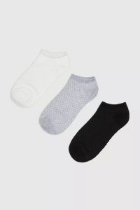 Skarpetki gładkie 3-pack. Skarpetki MOODO, bez wzorów. W wyprzedaży za 17,49 zł.
