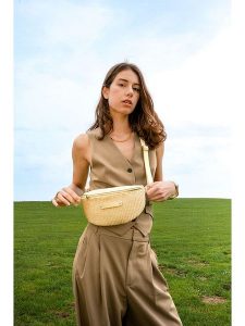 Maison héritage PARIS Skórzana saszetka "Kimi Paille" w kolorze beżowym - 26 x 14 x 8 cm rozmiar: onesize. Brązowe nerki i saszetki Maison héritage PARIS, bez wzorów, z materiału. Za 217,99 zł.