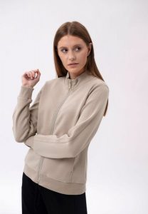 Bluza ze stójką B-LORI. Brązowe bluzy Volcano, s, bez wzorów, z dresówki, bez kaptura. Za 179,99 zł.
