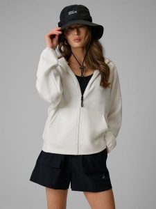 4F Bluza dresowa regular z kapturem damska - biała XS. Białe bluzy 4f, xs, bez wzorów, z dresówki, z kapturem. Za 199,99 zł.