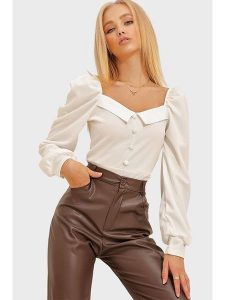 Trend Alaçatı Stili Bluzka w kolorze kremowym rozmiar: XL. Brązowe bluzki Trend Alaçatı Stili, xl, bez wzorów, bez kołnierzyka, bez ramiączek. Za 74,28 zł.