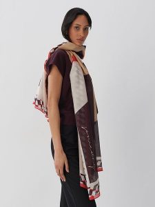 Someday Chusta ze wzorem z dodatkiem jedwabiu - 190 x 100 cm rozmiar: onesize. Apaszki i chusty someday., bez wzorów, z bawełny. Za 178,37 zł.