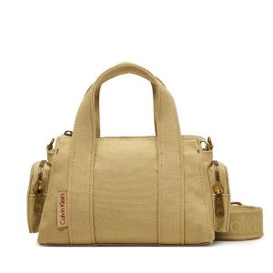 Torebka Calvin Klein. Brązowe torebki klasyczne Calvin Klein, bez wzorów, bez dodatków. Za 449,99 zł.