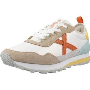 Buty MUNICH UM WMN Biały. Białe buty trekkingowe munich, ze skóry, bez zapięcia. W wyprzedaży za 400,90 zł.