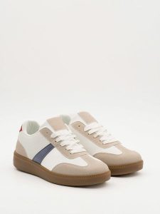 Bellucci Sneakersy ze wzorem rozmiar: 40. Trampki Bellucci, bez wzorów, bez zapięcia. Za 127,35 zł.