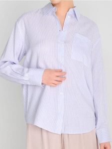 Koszula regular fit z domieszką lnu - niebieski. Niebieskie koszule Sinsay, l, bez wzorów, z materiału, bez kołnierzyka, bez ramiączek. W wyprzedaży za 24,99 zł.