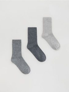 Skarpetki z wełną 3 pack - szary. Szare skarpetki Reserved, bez wzorów, z wełny. Za 69,99 zł.