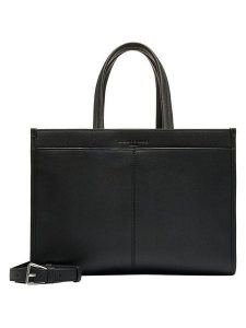 Liebeskind Berlin Skórzana torebka w kolorze czarnym - 39 x 37 x 14 cm rozmiar: onesize. Czarne torebki klasyczne Liebeskind Berlin, bez wzorów, z materiału, przez ramię, bez dodatków. Za 665,09 zł.