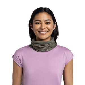 Komin na szyję - Bandana BUFF Coolnet UV® Solid. Zielone szaliki Buff, na lato, bez wzorów, z elastanu. Za 79,99 zł.