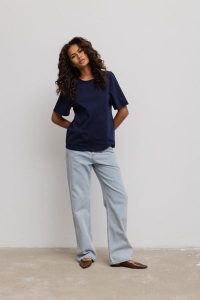 Damski T-Shirt w kolorze DARK NAVY - CAMAS. Niebieskie t-shirty Marsala, m, bez wzorów, z bawełny, bez kołnierzyka, bez ramiączek. Za 159,90 zł.