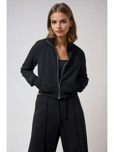 Weekday Bluza w kolorze czarnym rozmiar: S. Czarne bluzy Weekday, s, bez wzorów, bez kaptura. Za 63,95 zł.