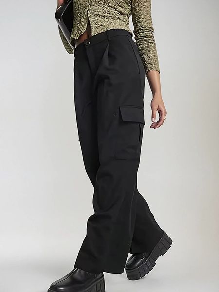 Monki Bojówki w kolorze czarnym rozmiar: 36. Czarne spodnie z wysokim stanem Monki, bez wzorów, z podwyższonym stanem. Za 61,46 zł.