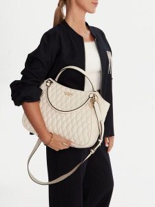 Guess Torebka Valla HWQG81 22220 Écru. Torebki klasyczne Guess, z aplikacjami, ze skóry, bez dodatków. Za 419,99 zł.