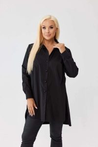 Klasyczna czarna koszula Elena zapinana na guziki, asymetryczny krój PLUS SIZE XXL OVERSIZE JESIEŃ. Czarne koszule Moda Size Plus Iwanek, plus size, bez wzorów, z bawełny, z asymetrycznym kołnierzem, plus size, bez ramiączek. Za 199,90 zł.