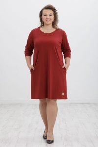Trapezowa sukienka Emma w kolorze palonej cegły XXL. Sukienki Moda Size Plus Iwanek, na imprezę, s, bez wzorów, z materiału, eleganckie, bez kołnierzyka, bez ramiączek, midi, trapezowe. Za 189,90 zł.