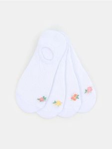 Bawełniane stopki z haftem kwiatów 4 pack - biały. Białe skarpetki Sinsay, bez wzorów, z bawełny. Za 9,99 zł.