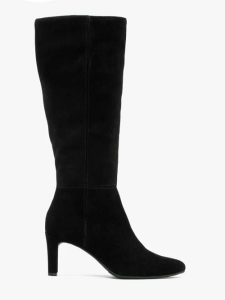 Czarne kozaki z szeroką cholewką. Czarne kozaki Ryłko, bez wzorów, ze skóry, bez obcasa, na szpilce, bez zapięcia. Za 629,99 zł.