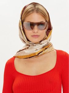 Guess Szal AW5228 POL03 Brązowy. Brązowe rękawiczki Guess, z aplikacjami, z materiału. Za 299,99 zł.