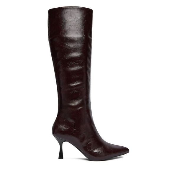 Kozaki JENNY. Czerwone kozaki Jenny, bez wzorów, bez obcasa, na szpilce, bez zapięcia. Za 229,99 zł.