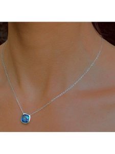 Les Petites Précieuses Srebrny naszyjnik z zawieszką - dł. 39 cm rozmiar: onesize. Niebieskie naszyjniki Les Petites Précieuses, z kwarcem, srebrne. Za 127,35 zł.