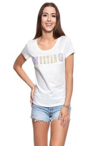 MUSTANG T SHIRT DAMSKI Alexia C Print 1009641 2064. Białe t-shirty Mustang, s, bez wzorów, bez kołnierzyka, bez ramiączek. W wyprzedaży za 39,99 zł.