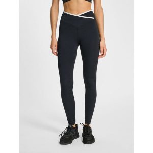 Damskie legginsy z wysokim stanem Hummel Wrap. Czarne legginsy Hummel, bez wzorów, z podwyższonym stanem. Za 246,00 zł.