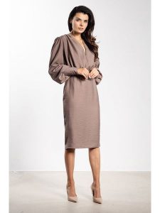 Awama Sukienka w kolorze szarobrązowym rozmiar: L. Brązowe sukienki Awama, l, bez wzorów, bez kołnierzyka, bez ramiączek, midi. Za 165,71 zł.