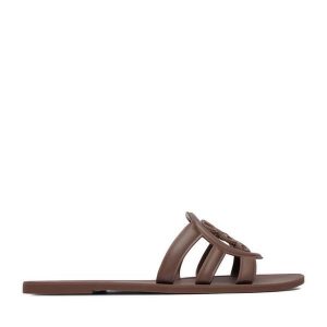 Klapki Nine West. Brązowe klapki Nine West, bez wzorów, bez obcasa. Za 89,99 zł.