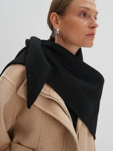 Someday Szal "Blunda" w kolorze czarnym rozmiar: onesize. Czarne szaliki someday., bez wzorów, z wełny. Za 108,99 zł.