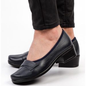 Granatowe Polskie półbuty damskie Gregors 569. Niebieskie półbuty Gregors, na jesień, bez wzorów, z jeansu, bez obcasa, na płaskiej podeszwie, bez zapięcia. Za 349,00 zł.