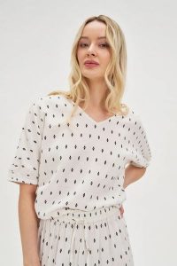 Bawełniana koszula biała. Białe koszule MOODO, l, bez wzorów, z bawełny, bez kołnierzyka, bez ramiączek. Za 129,99 zł.